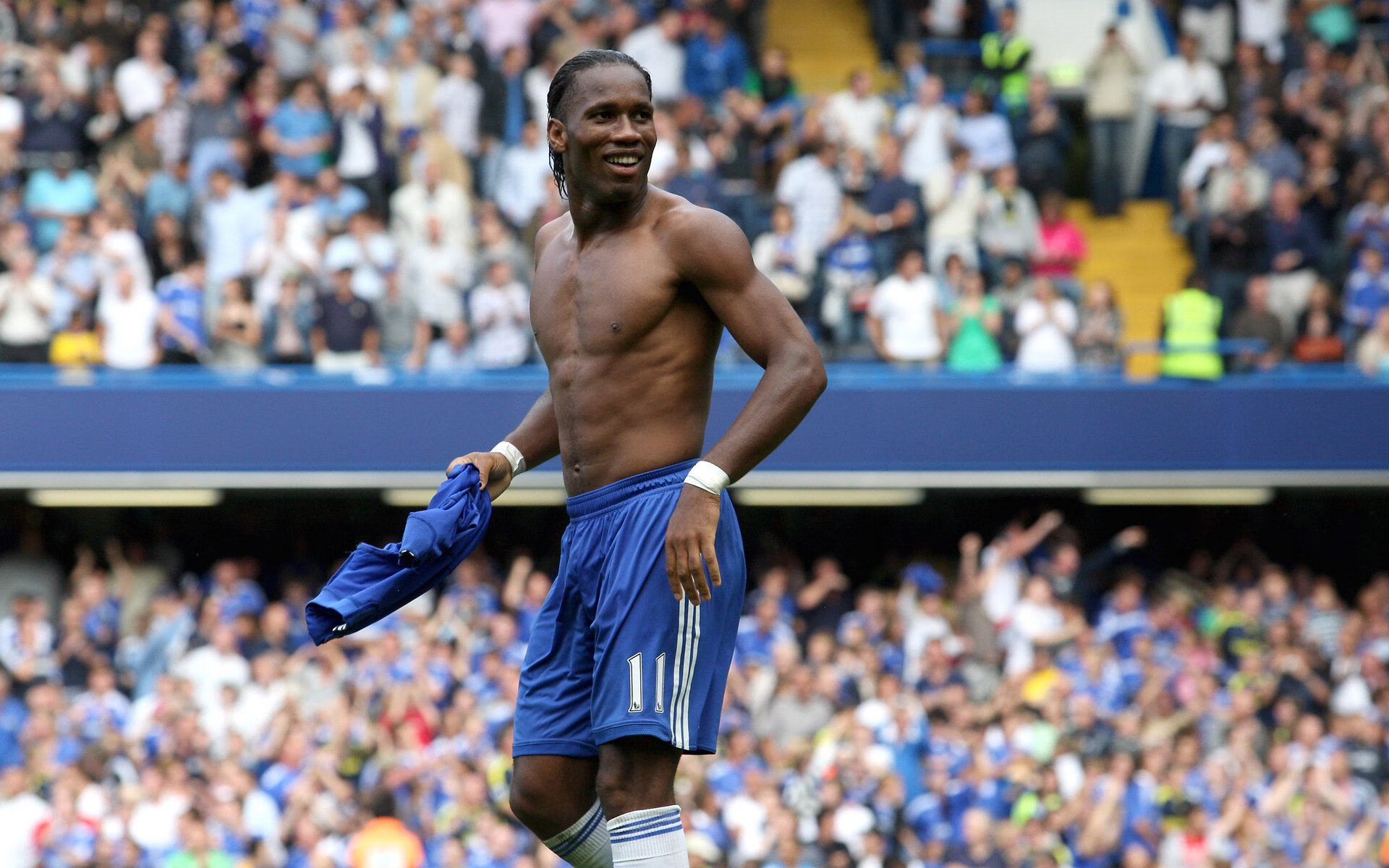 教练的战术创新：欧冠中的“黑科技”，欧冠训练用球